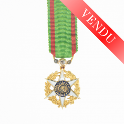 Médaille miniature en or du mérite agricole, avec trois diamants.