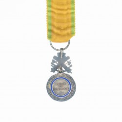 Médaille militaire en miniature d’époque 3eme république. avec son ruban.