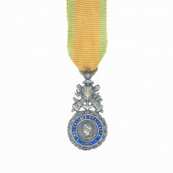 Miniature de la médaille militaire, modèle monobloc aux canons biface d’époque 3eme république.