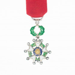 Médaille miniature de la légion d’honneur, modèle uni face avec un diamant à la bélière.