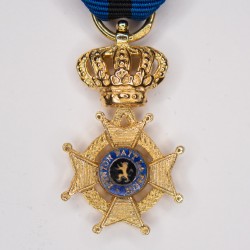 Médaille miniature belge de commandeur de l’Ordre de Léopold II.