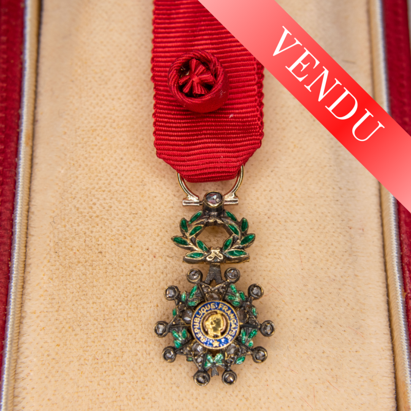 Médaille miniature d’officier de la légion d'honneur avec diamants, or, argent, émail, ruban diamants.