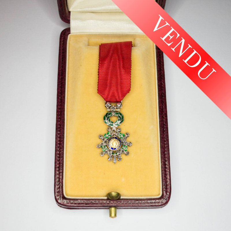 Miniature medal of the Legion of Honour decorated with diamonds, gold, silver. In his box of the house G. LEMAITRE