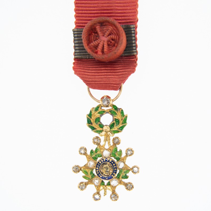 Médaille de commandeur de la légion d’honneur en or et diamants en miniature.