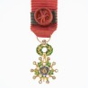 Médaille de commandeur de la légion d’honneur en or et diamants en miniature.