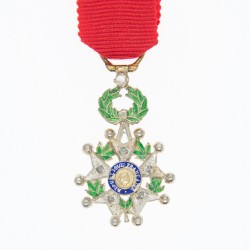 Médaille miniature de l'ordre de la légion d'honneur avec diamants.