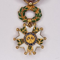 Médaille miniature d’officier de la légion d'honneur en or.