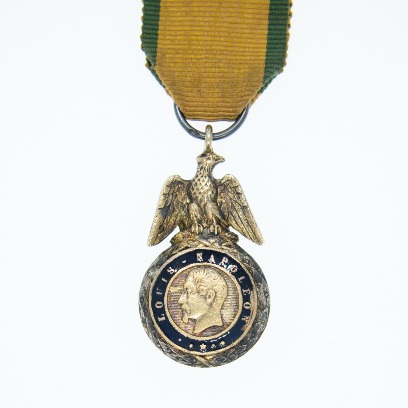 Beau modèle miniature de la médaille militaire du Second Empire.