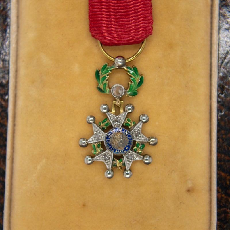 Médaille miniature de la légion d’honneur avec diamants, or et argent.