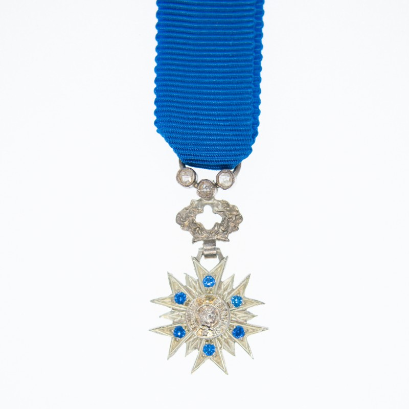 Ordre du mérite nationale. Médaille en miniature avec diamants et saphirs.