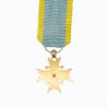 Rare médaille d’officier de l'ordre du Trésor Sacré en or et émail.