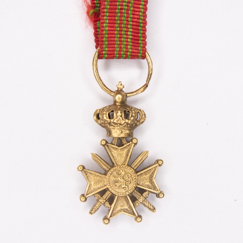Médaille miniature de la Croix de Guerre Belge en or.