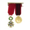 Ensemble de deux médailles miniatures :   légion d’honneur Médaille de la résistance