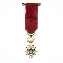 Belle miniature de la légion d’honneur avec brillants.