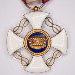 Medal of the Order of the Italian crown in gold, enamel, ribbon with crown clip.