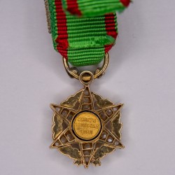 Médaille miniature de commandeur du mérite agricole en or et diamant.