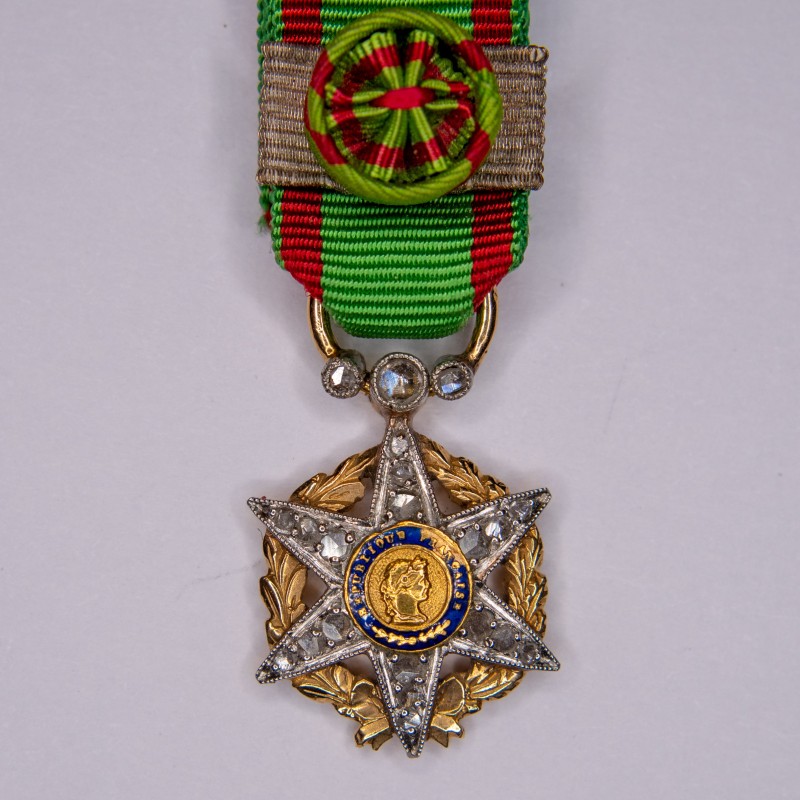 Médaille miniature de commandeur du mérite agricole en or et diamant.