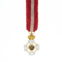 Médaille miniature de l'ordre de la Couronne d’Italie en or. Avec son ruban.