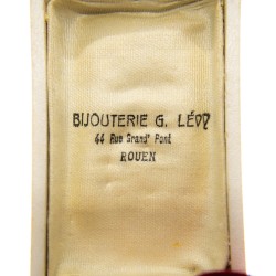 Très belle médaille miniature de la légion d’honneur en or, diamants et émeraudes.