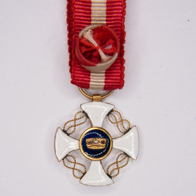 Miniature Officer's Medal of the Order of the Italian Crown in gold and enamel.