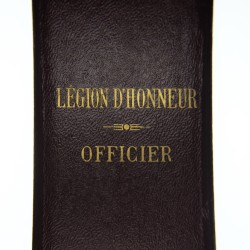 Médaille d’officier de la légion d’honneur.  Avec son ruban à rosette.