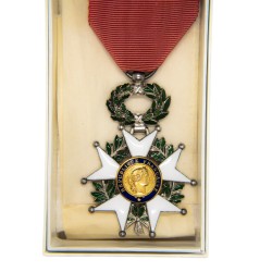 Médaille de la légion d’honneur d’époque 4eme république. Dans une boite en carton.