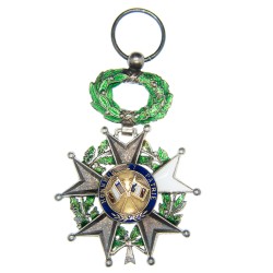 Légion d’honneur, médaille accidentée, manques les émaux des branches.