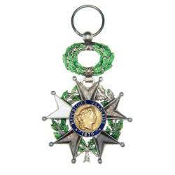 Légion d’honneur, médaille accidentée, manques les émaux des branches.