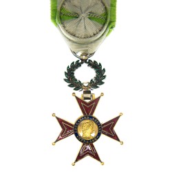 Médaille d’officier de l’éducation sociale. Avec son ruban d’officier.