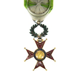 Médaille d’officier de l’éducation sociale. Avec son ruban d’officier.