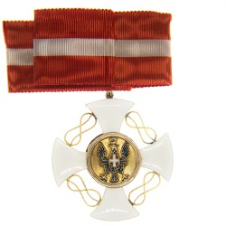 Belle médaille de commandeur de l’ordre de la couronne d’italie.  En or et émail.