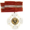 Belle médaille de commandeur de l’ordre de la couronne d’italie.  En or et émail.