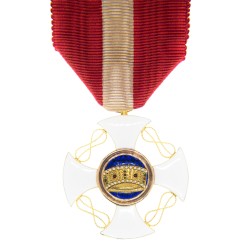Ordre de la couronne d’Italie.  Médaille en or et émail.