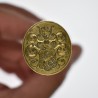Cachet / sceau avec armoiries à identifier. Ecu au lion surmonté d’un heaume et d’un lion.