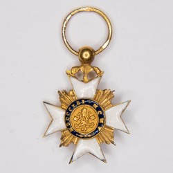 Miniature medal of the Order of New Year's Eve in gold. Eagle head punch on the ring.