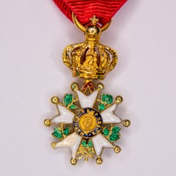 Officer's Medal of the Order of the Second Empire of Honour in gold, in miniature.