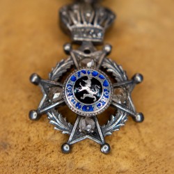 Medal of the Order of Leopold of Belgium in miniature with diamonds, silver and enamel.