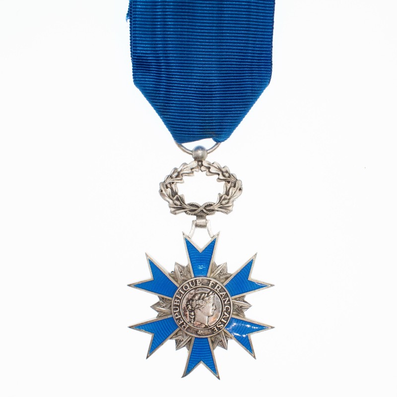 Médaille du mérite national en miniature.  Centres en deux parties