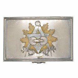 Boite à cigarette en argent à symbolique maçonnique avec banderole marquée «  L’union des peuples ».