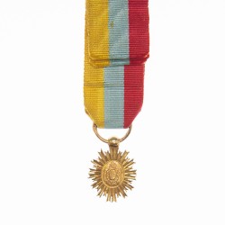 Médaille miniature d’officier en or de l’ordre de Simon Bolivar.