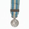 Miniature de la médaille coloniale avec son ruban et agrafe « Algérie ».