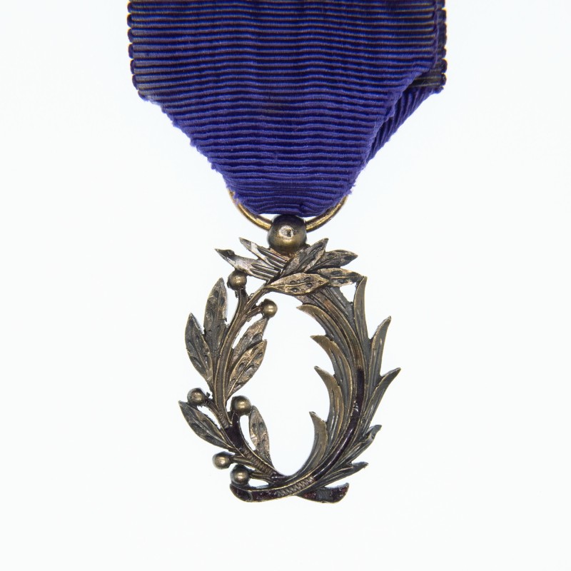 Médaille des palmes académiques.