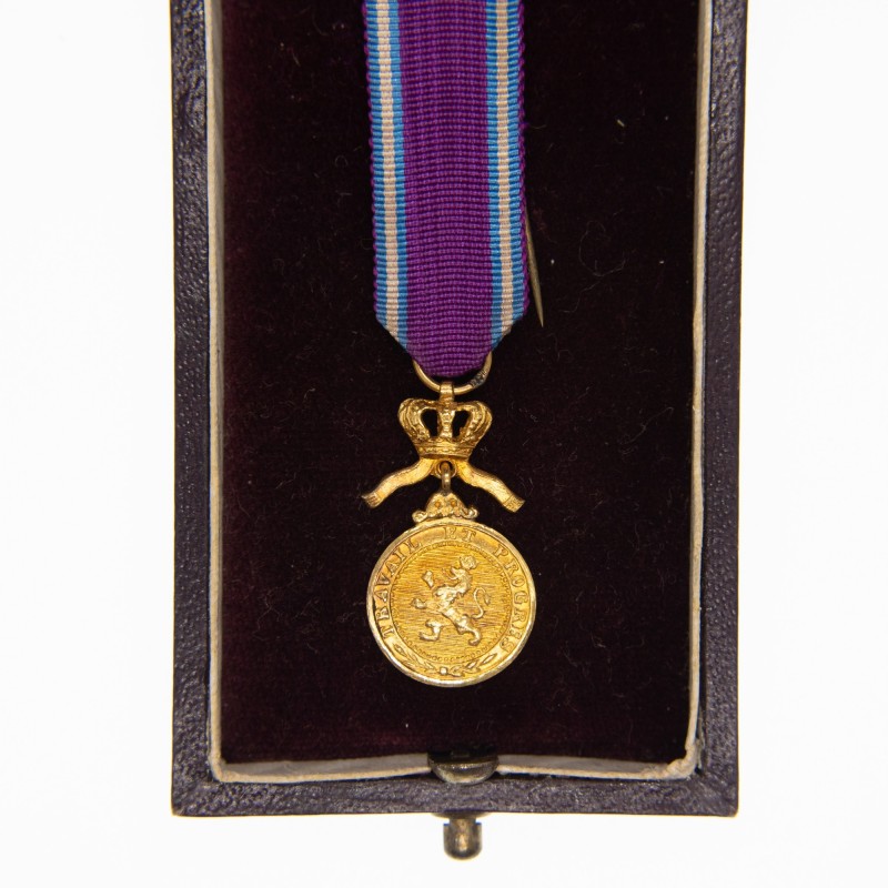 BELGIQUE. Médaille miniature en or de l’Ordre Royale du Lion.
