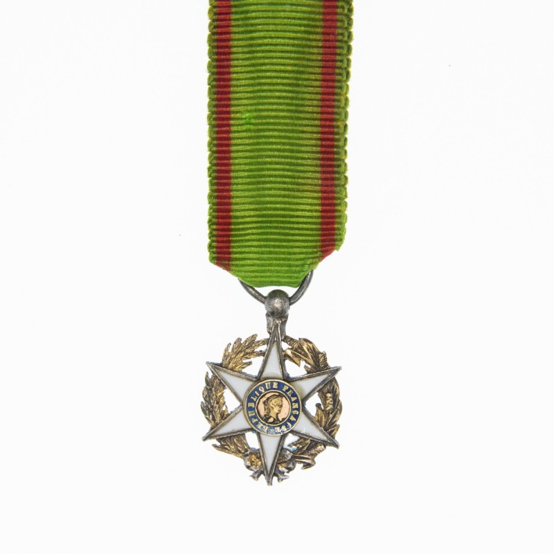 Médaille miniature du mérite agricole. Centre en deux parties.