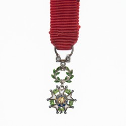 Petite médaille miniature de l'ordre de la Légion d’honneur d’époque 4eme république.