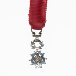 Petite médaille miniature de l'ordre de la Légion d’honneur d’époque 4eme république.
