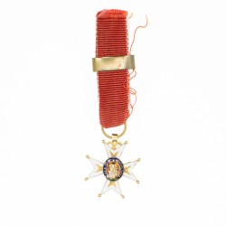 Médaille miniature de l’Ordre de Saint Louis en or et émail.  Anneau cannelé.