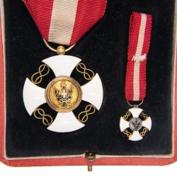 ITALIE Ordre de la Couronne. Ensemble en or comprenant une médaille de taille ordonnance et sa miniature.