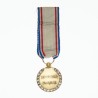 Rare médaille de la reconnaissance française de 1ere classe en or. Médaille cerclé de petit diamants.