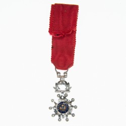 Belle miniature de luxe de l’ordre de la Légion d’Honneur ornée de diamants.